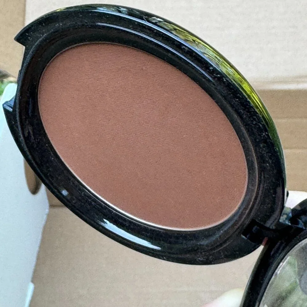 OSP Cosmetics Photochromatic Pressed Powder in Cocoa Bean